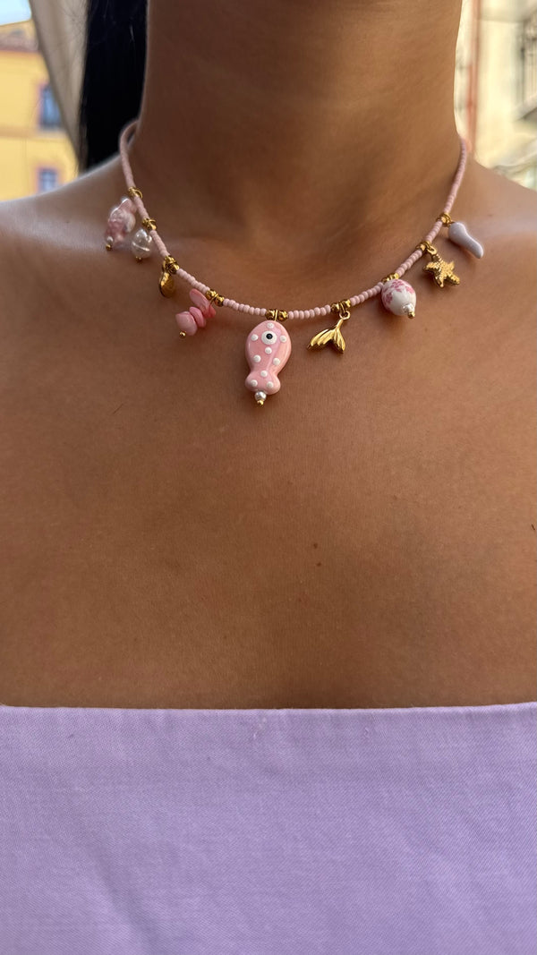 Collana con perline e ciondoli