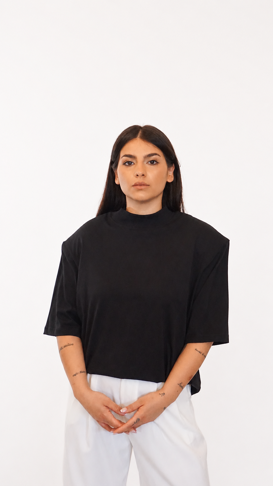 T-shirt con spalline